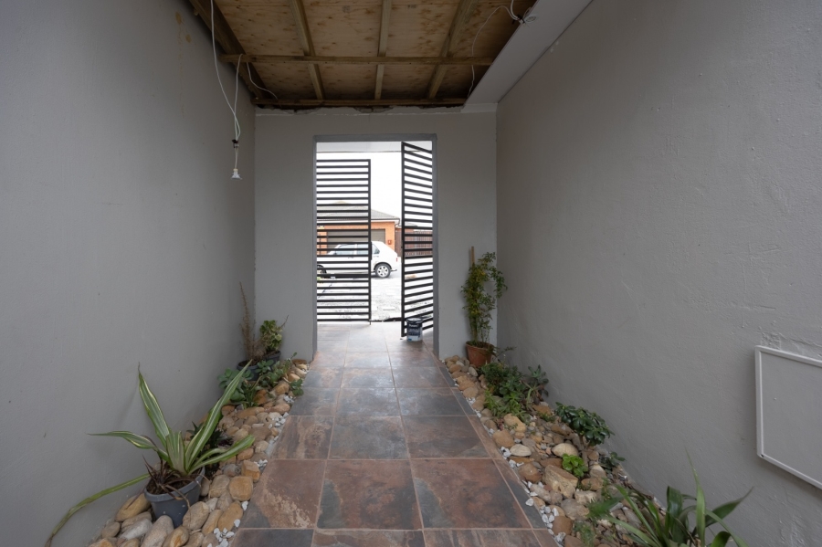 5 Bedroom Property for Sale in Rustdal Western Cape